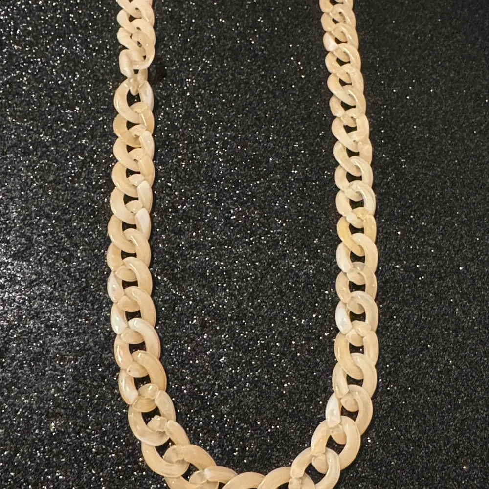 Bauble Bar Elegant peach link mask chain